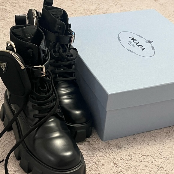 Prada Monolith boots worn a few times still in great condition. Size 37.5. - Picture 4 of 8
